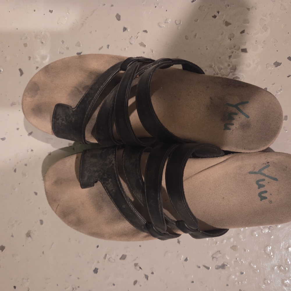 Yuu Black and Tan Strappy Sandals